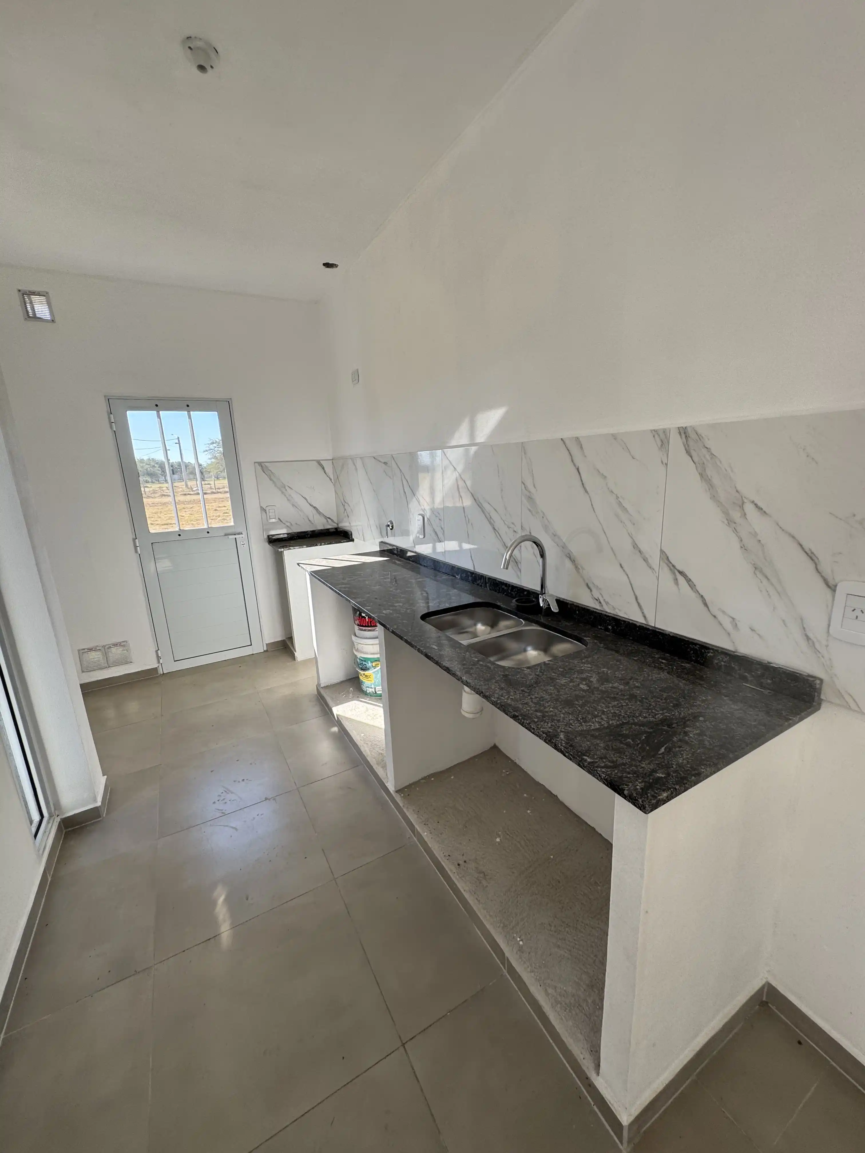 Casa en barrio privado con piscina